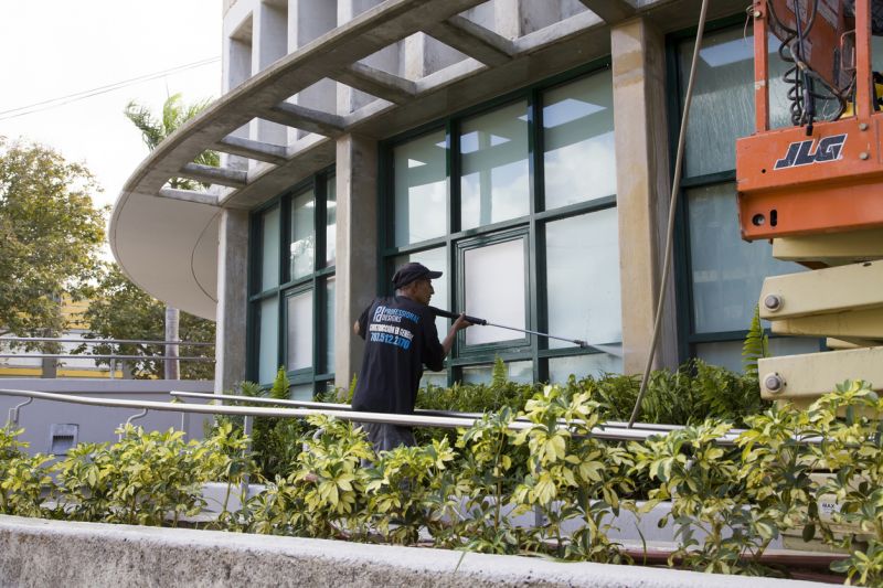 Signage and Commercial Facade Cleaning